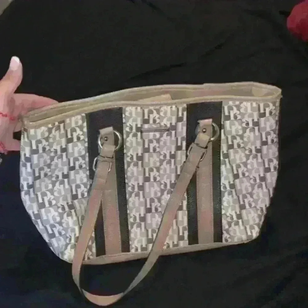 Dana Buchman woman’s tote
